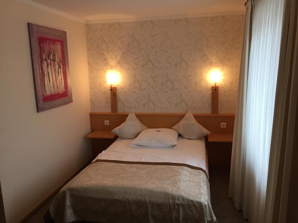 Hotel Restaurant Zum Heidekrug Bersenbruck Room photo